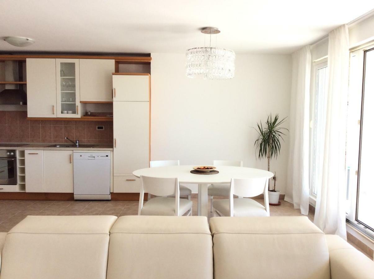 Beach Apartment Lux View Split Bagian luar foto